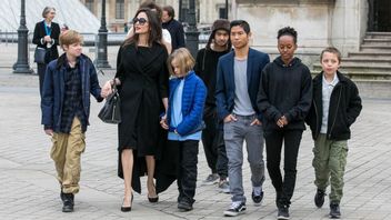 Cara Parenting Unik yang DIterapkan Angelina Jolie kepada Keenam Anaknya