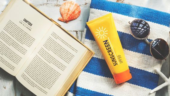 هل استخدام واقي الشمس SPF 50 خطير؟ إليك القائمة الأنسب