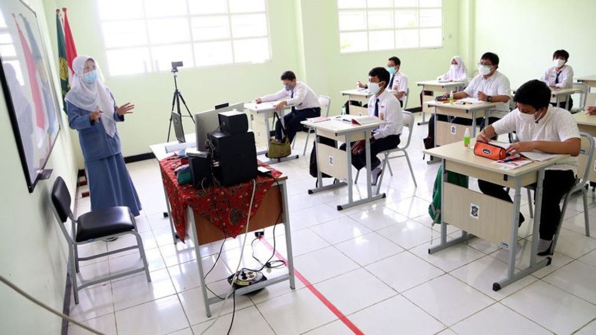 COVID-19 di Surabaya Terus Naik, Pemkot Kembali Berlakukan PTM 50 persen