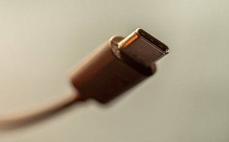 SAH! Uni Eropa Minta Semua iPhone Baru Harus Menggunakan Pengisi Daya USB-C Mulai Desember 2024