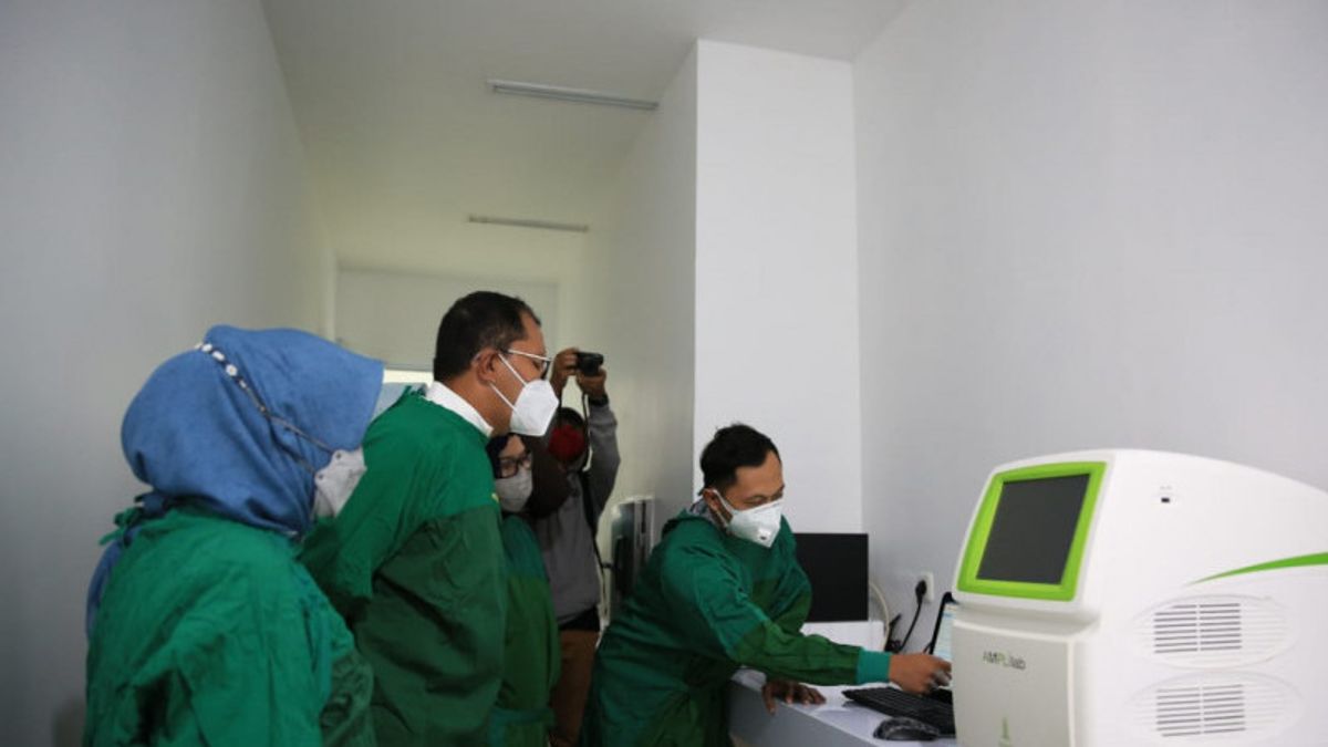 Le Maire Danny Pomanto Lab PCR Rsud Daya Makassar Capable De Détecter 4 Nouvelles Variantes De COVID-19