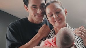 Bikin Heboh Warganet, Darius Sinathrya dan Donna Agnesia Bantah Angkat Anak Baby M