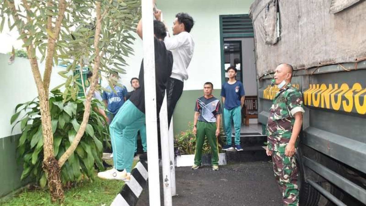 Students Who Want To Become Soldiers Are Directly Trained By The TNI In Wonosobo