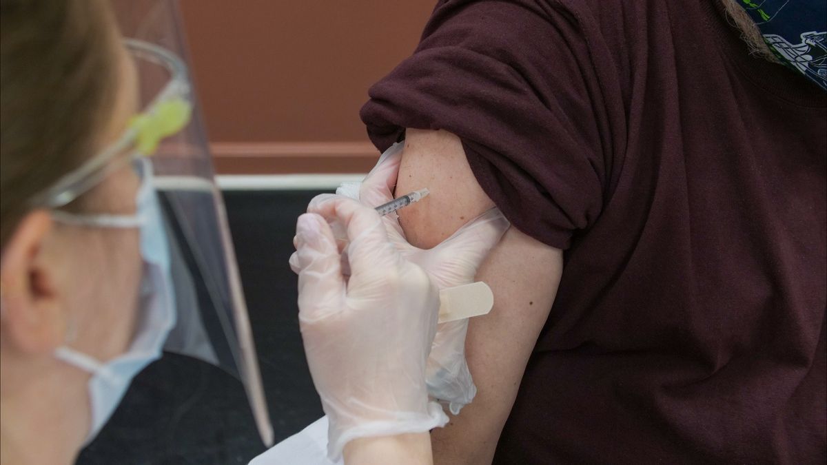 世界で初めて、フランスは元COVID-19患者がワクチンを受けることを可能にする