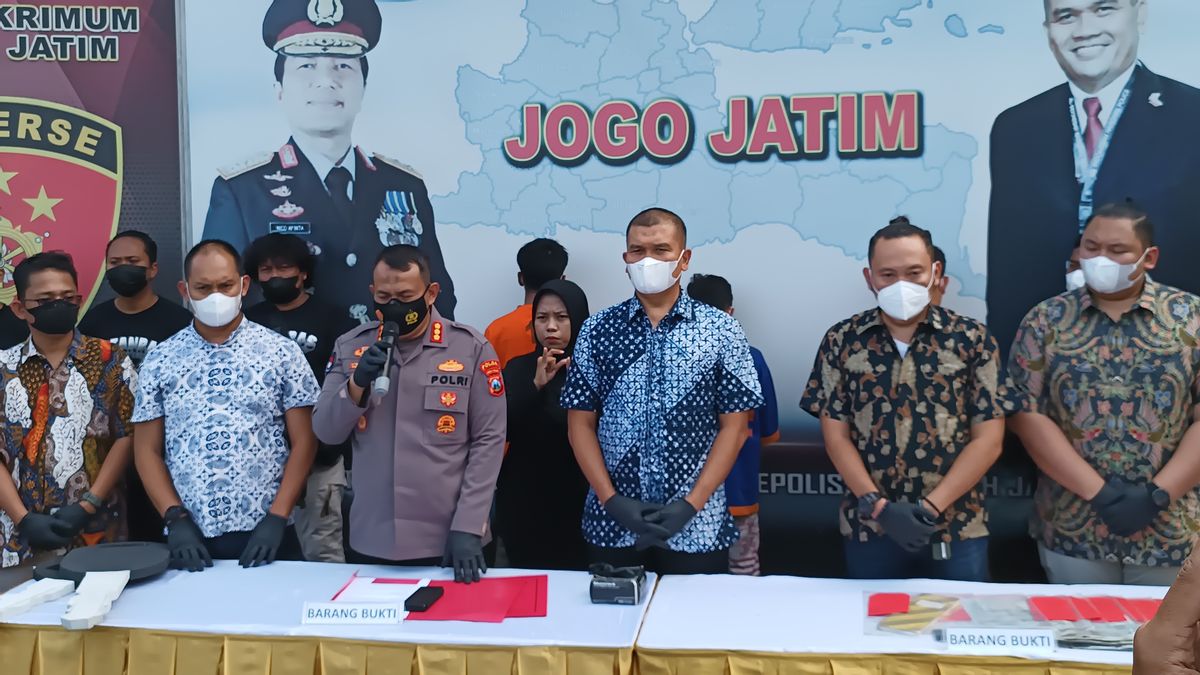 شرطة جاوة الشرقية الإقليمية تكشف عن نقابة كورانمور عبر الإقليمية ، وتم تأمين 152 دراجة نارية
