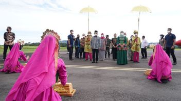 抵达塔帕努里中部，副总统马鲁夫欢迎Tepak Sirih舞蹈