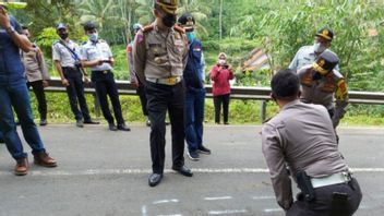 Waiting For Police Investigation Revealing The Sumedang Deadly Accident