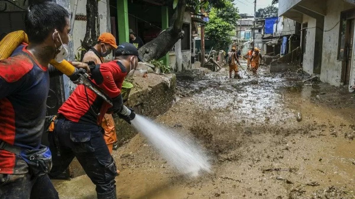 Tangani Korban Banjir di Cilacap, BPBD Utamakan Ibu dan Anak 