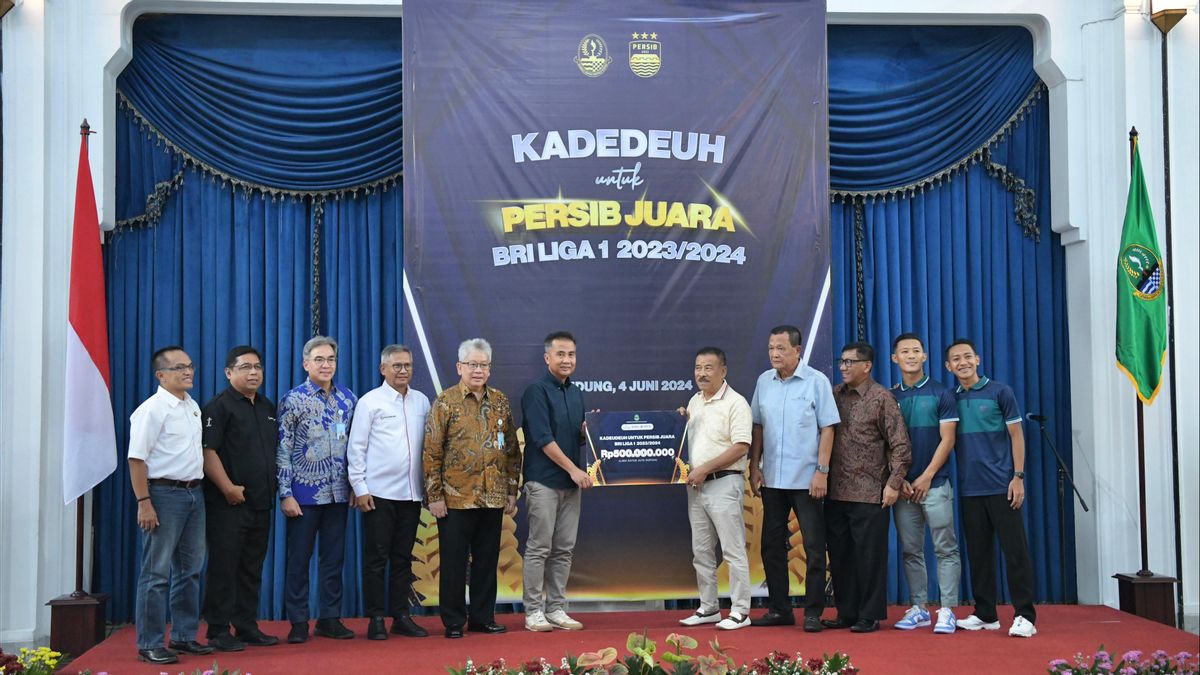 Le gouverneur de Java occidental conseille aux joueurs persib d’être entrepreneurs du bonus de champion de Ligue 1