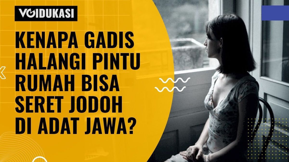 VIDEO: Why Does A Girl Blocking The Door Of The House Drag A Match In Javanese Tradition?
