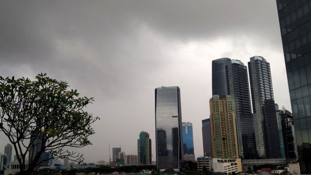 Prakiraan Cuaca Jakarta Hari Ini: Hujan Disertai Petir Siang Hari