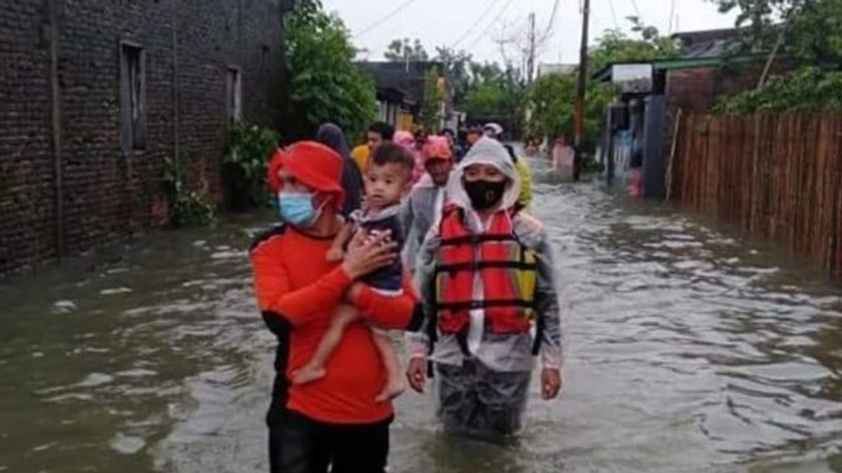 Tim Gabungan Intensif Evakuasi dan Salurkan Bantuan Darurat Bencana Banjir Bandang di Bone