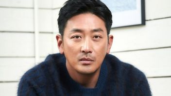 Ha Jung Woo Confirms Having a Boyfriend, Denies Getting Married This Year