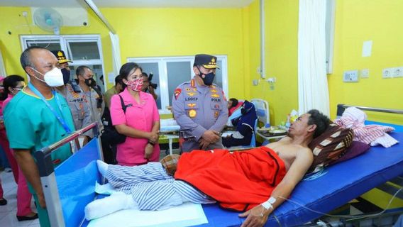 Visiting Semeru Eruption Victims, National Police Chief Sigit Gives Important Instructions To Staff: Pay Special Attention To Elderly, Pregnant Women And Children