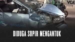 VIDEO: Diduga Sopir Mengantuk, Tiga Kendaraan Mengalami Kecelakaan Beruntun
