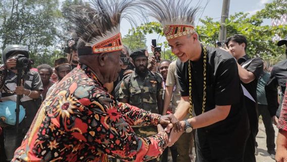 Ganjar Visits Sorong Papua, Absorbs Residents' Aspirations