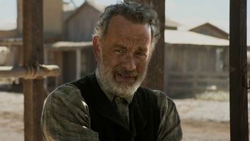 Pangling, Tom Hanks Kini Berkepala Botak