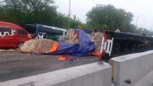 10 Vehicles Involved In Accident On Cipularang Toll Road