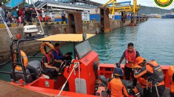 Loncat dari Kapal ke Kapal Jatuh ke Laut Tenggelam, Remaja Ditemukan SAR Tewas di  Pelabuhan Merak