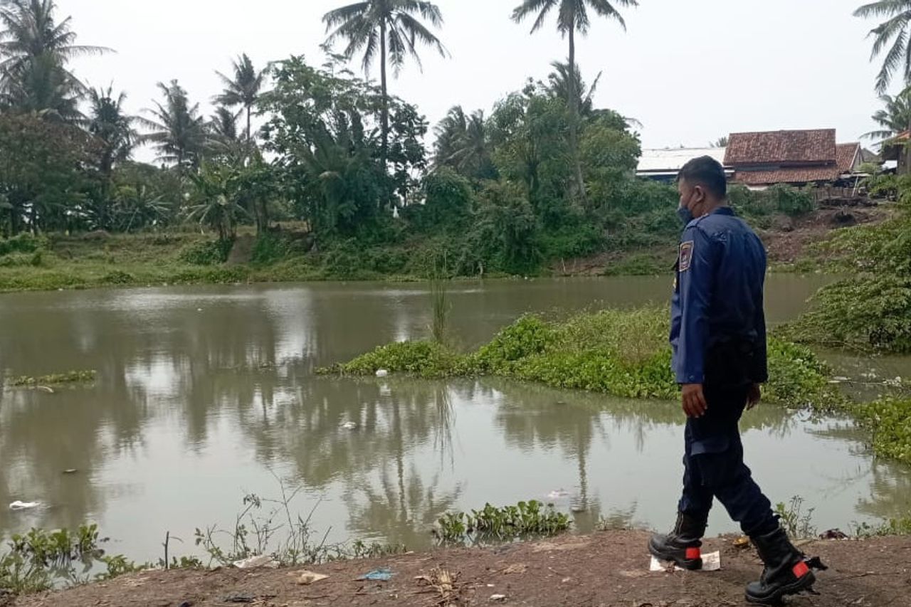 ベカスガリアンパシル湖で泳いで、14歳の少年は溺死しました
