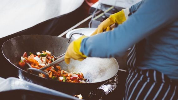 7 Hal yang Sebaiknya Tidak Anda Lakukan Sebelum Memasak, Masih Banyak yang Belum Tahu