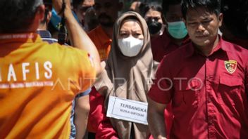 殺人容疑者リズカ准将の倫理裁判、裁判官の判決を待っている