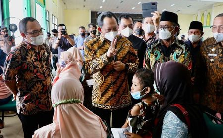 Mendagri Minta Masyarakat Batasi Aktivitas Natal-Tahun Baru