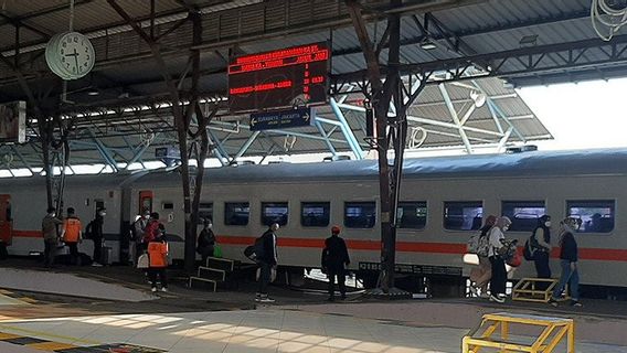 Baturraden Express Train For Purwokerto-Bandung Aller-Retour En Service à Partir De June 25