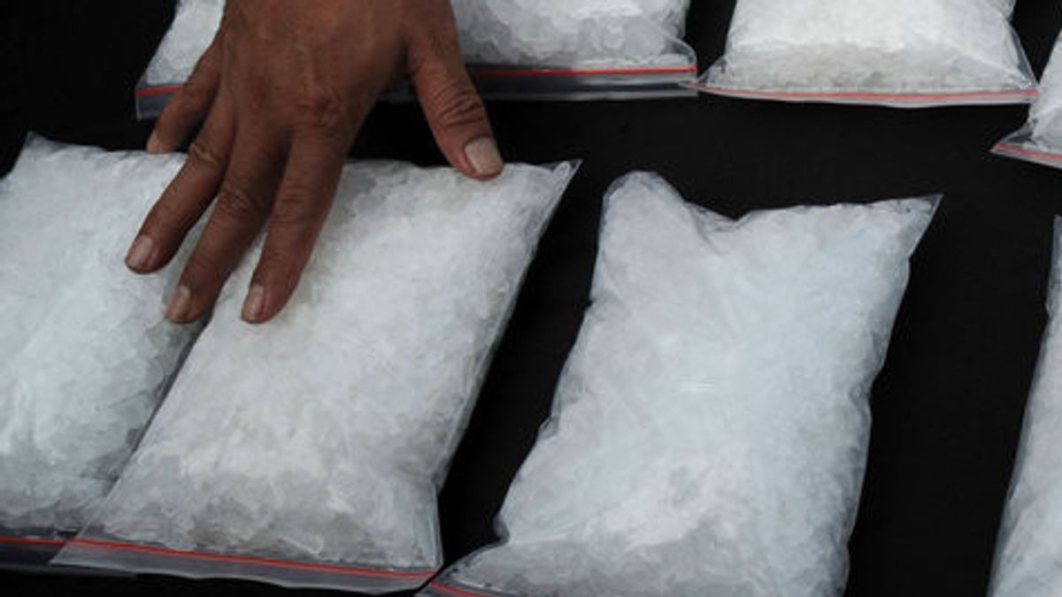 Wrapped In Tea Box, 7 Kg Of Methamphetamine Smuggled From Pekanbaru To Central Lombok