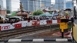 Lansia Tak Bernyawa Ditemukan Mengapung di Rel Kereta Bintaro Permai IV