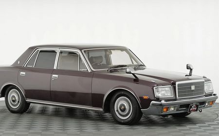 Mobil Mewah Toyota Century Bekas Ini Hanya Terjual Kurang dari Rp110 Juta