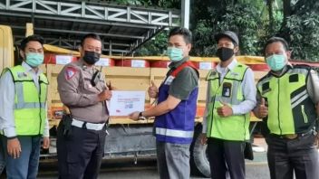 بعد توزيع 20,000 لتر من الوقود، قدمت بيرتامينا 2,800 لتر من Avtur لمروحيات الشرطة الإقليمية في جاوة الغربية التي تنشر المساعدات في سيانجور