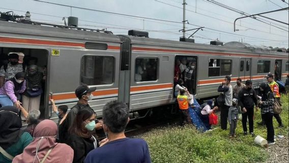 KRL yang Anjlok di Kampung Bandan Ditarik ke Balai Yasa Manggarai