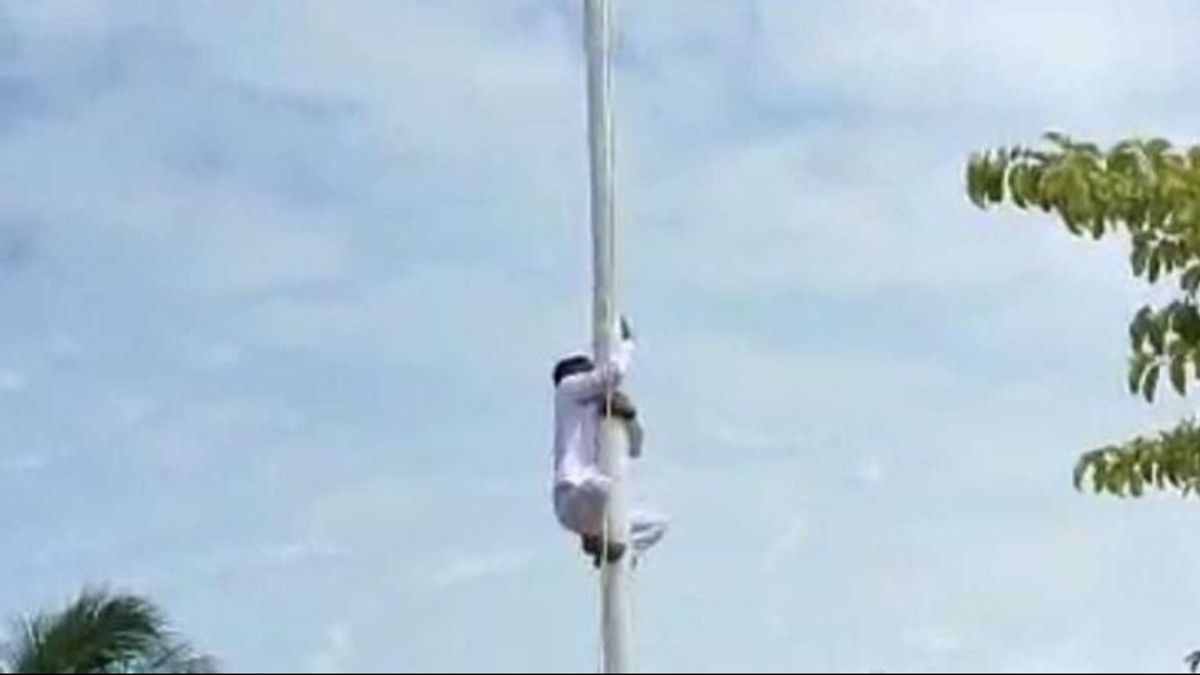 リスキ、SMAネゲリ9ノースゴロンタロの学生は、赤と白の旗のロープを救うために英雄的な行動をとる