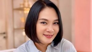 7 Potret Dian Nitami Terbaru setelah Jalani Operasi <i>Facelift</i>, Kulit Wajahnya Semakin Kencang