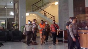 Kenakan Rompi Oranye KPK, Eks Wali Kota Yogyakarta Haryadi Suyuti Jadi Tersangka