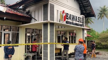 Investigate The Fire At The Palangka Raya Bawaslu Office, The National Police Labfor And The Central Kalimantan Police Hold TKP