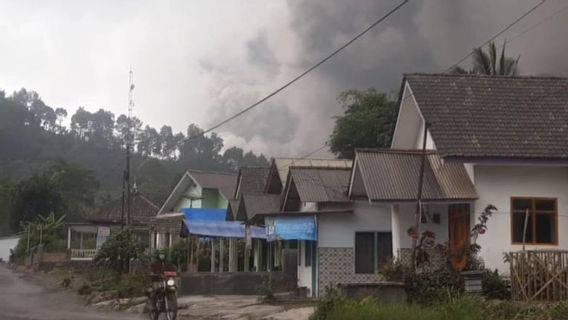 Bantuan Logistik Warga Semeru Terkendala Akses ke Pronojiwo