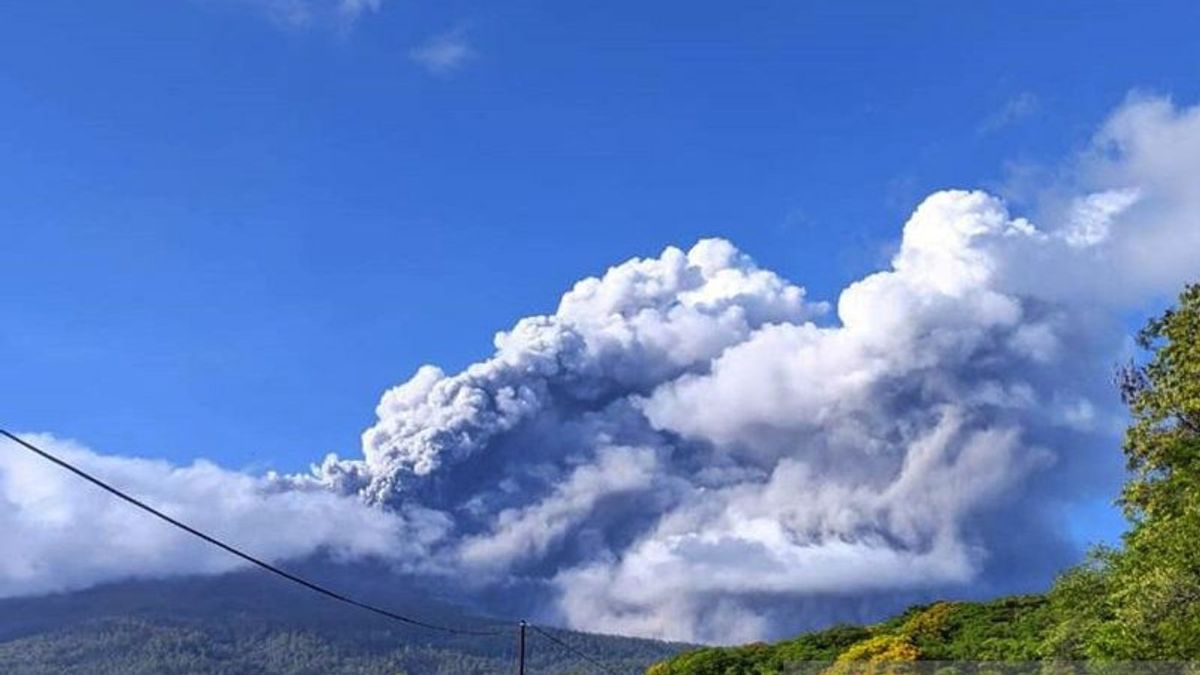 السكان 5 مناطق فرعية بسبب ثوران بركان جبل ليوتوبي للرجال NTT ، 102 شرطة فرعية للمساعدة