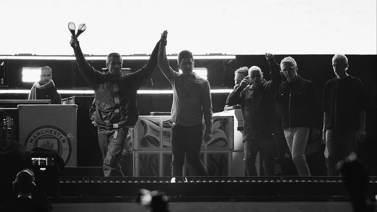 Oasis Tampilkan 23 Lagu di Konser Reuni, dari “Hello” sampai “Champagne Supernova”