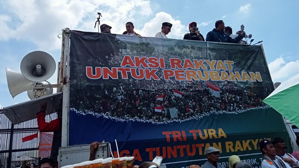 民主党交通权利倡导者抗议者失望前来Bela Jokowi Lawan Rocky Gerung,现在总统清真化一切手段