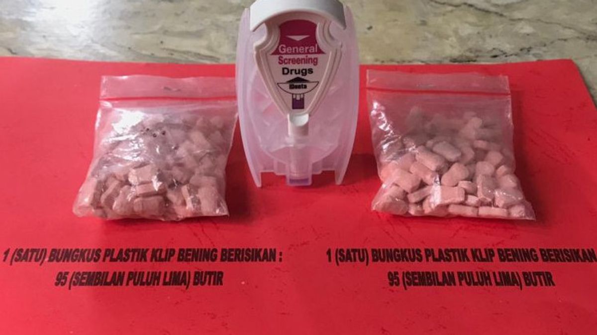 Love Couples Dealing With 190 Ecstasy Pills At OKU Arrested By Police