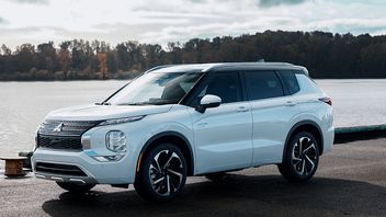 Mitsubishi Plans To Present PHEV Facelift Outlander, Paving October