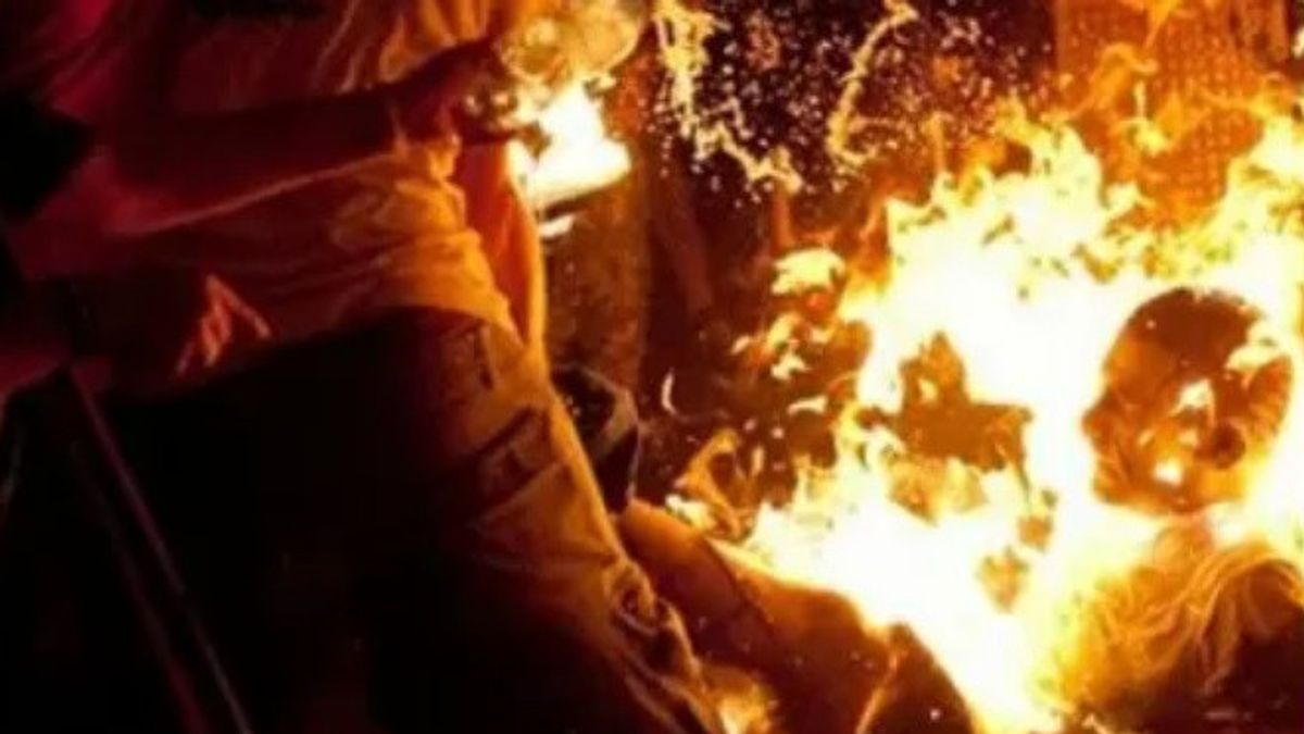 Sejoli Dibakar di Jelambar, Saksi Bilang Pelaku Diduga Mantan Suami Korban