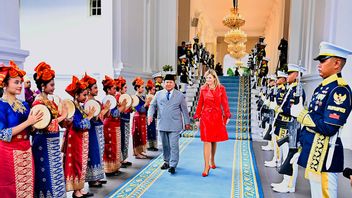 プラボウォ大統領、ムルデカ宮殿へのマキシマ女王の到着を歓迎