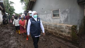 Khofifah Bakal Bangun Plengsengan Permanen Cegah Banjir dari Luapan Sungai Kedunggaleng Probolinggo