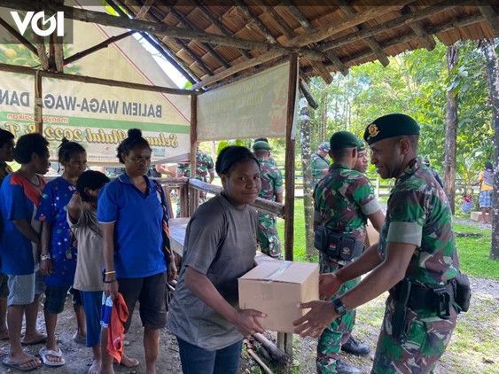 Koops Habema Provides Basic Food Assistance To The Papuan Mimika Community