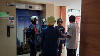 貨物エレベーターに閉じ込められた東ジャカルタのアパートの女性住民、緊急ボタン対応は役員によって応答しない