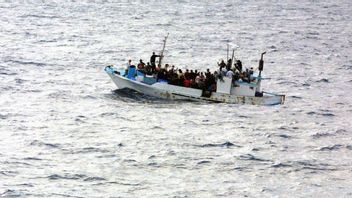 16岁的伊拉克女孩在一艘移民船上被强奸,最终在地中海沉没