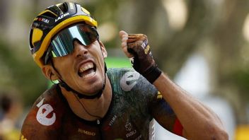 Christophe Laporte与意大利自行车手相差一秒，在2022年环法自行车赛第19阶段获得第一名